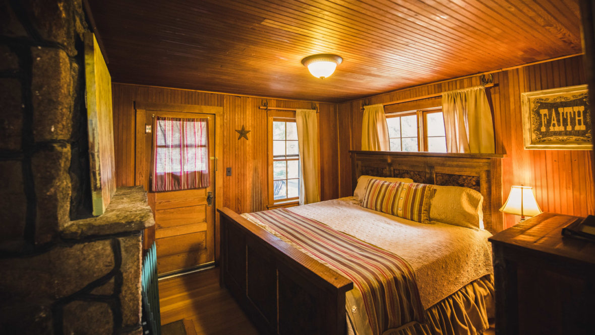 Ponderosa cabin master bedroom