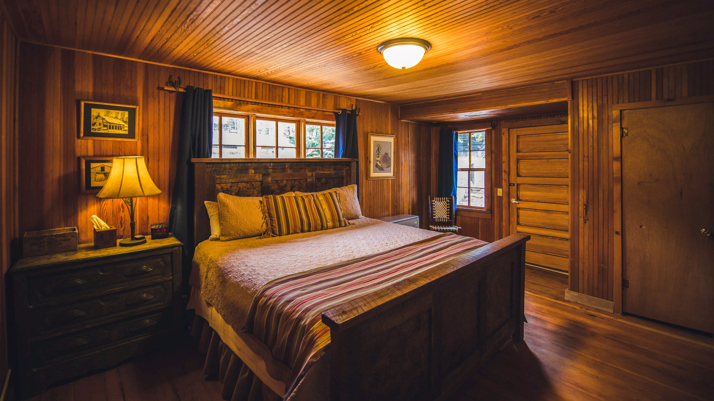 Ranch House A/B Luxury Cabin | Wind River Ranch, image size:1456x819