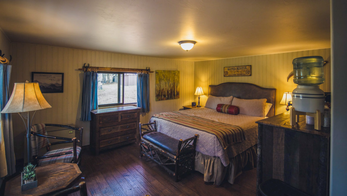 Aspen leaf cabin master bedroom.